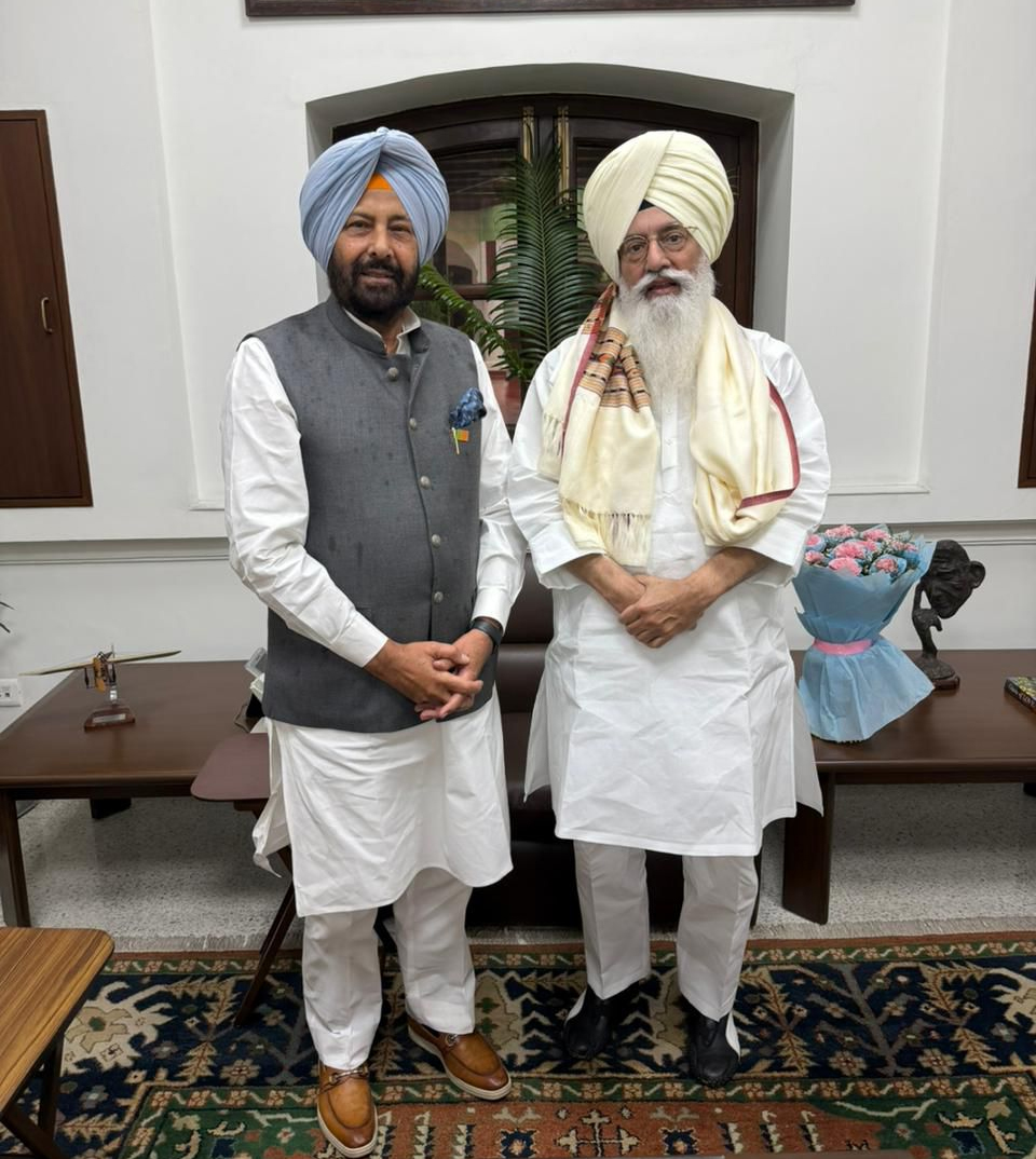 ਡੇਰਾ ਬਿਆਸ ਪਹੁੰਚੇ ਪੰਜਾਬ ਭਾਜਪਾ ਪ੍ਰਧਾਨ ਕੇਵਲ ਸਿੰਘ ਢਿੱਲੋਂ, ਡੇਰਾ ਮੁਖੀ ਨਾਲ ਕੀਤੀ ਮੁਲਾਕਾਤ