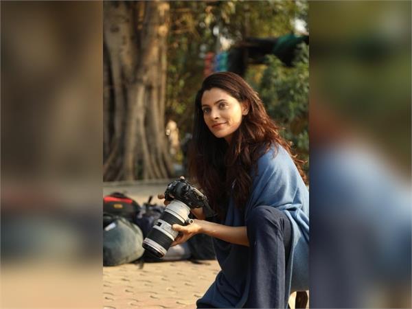 saiyami kher to appear as a photographer in emotional drama film