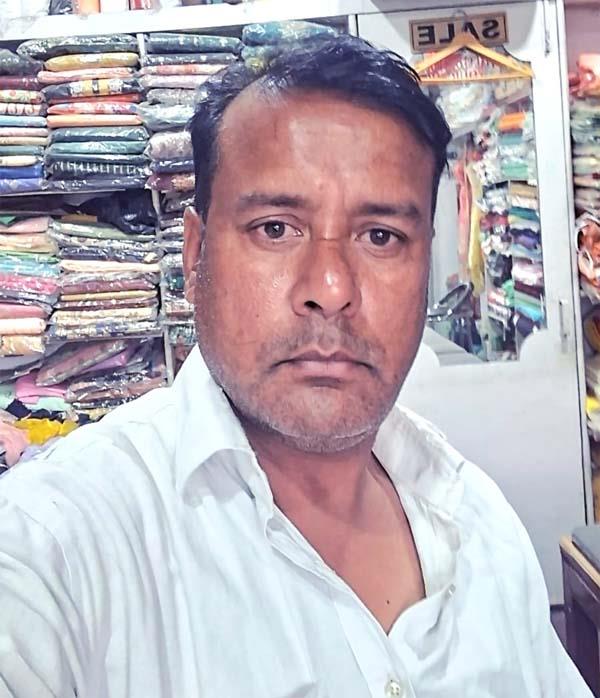 motorcycle borne robbers injured shopkeeper and looted rs  18 500