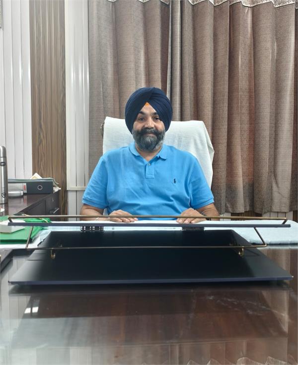 randeep singh waraich takes charge as eo of municipal council tarn taran