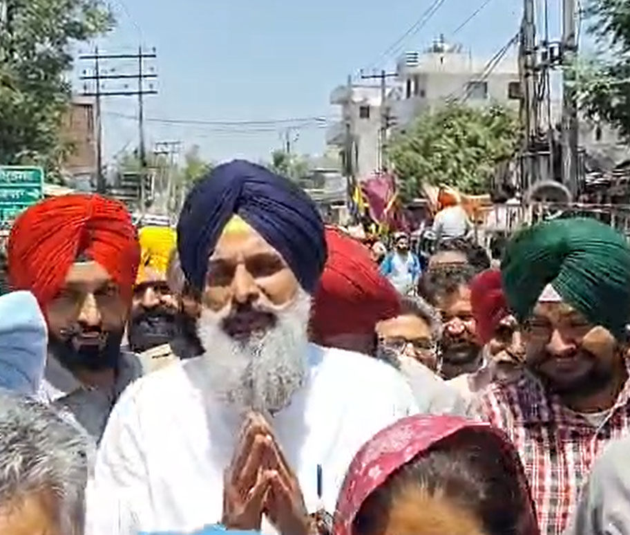 ਅਕਾਲੀ ਆਗੂ ਬਿਕਰਮ ਮਜੀਠੀਆ ਨੇ ਪਾਈ ਵੋਟ