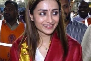 trisha krishnan seeks blessings at tirumala venkateswara temple