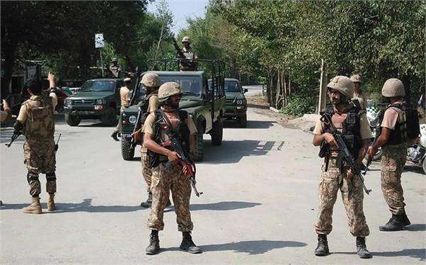 policemen killed in suicide attack 