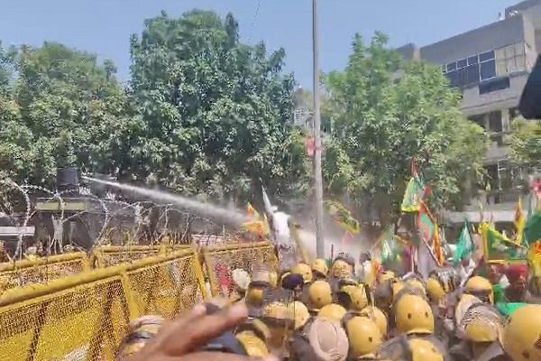 clash between farmers and police in chandigarh