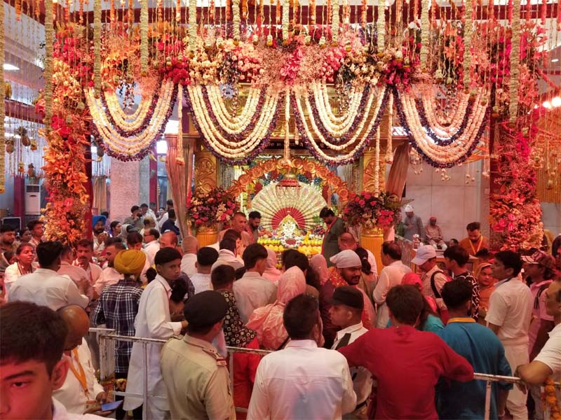 ਕਪੂਰਥਲਾ ਵਿਖੇ ਮਾਤਾ ਭੱਦਰਕਾਲੀ ਦੇ ਮੇਲੇ ਮੌਕੇ ਹਜ਼ਾਰਾਂ ਸ਼ਰਧਾਲੂ ਹੋਏ ਨਤਮਸਤਕ
