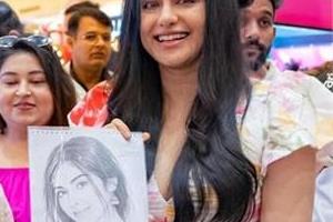 adah sharma conversation with deaf fan in sign language