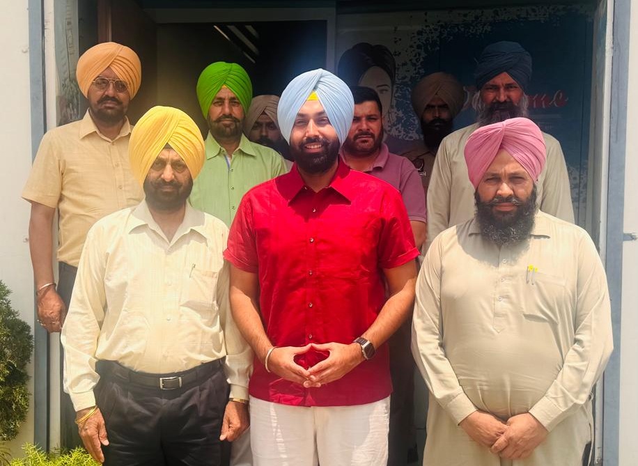 ਬਰਨਾਲਾ ਪਰਿਵਾਰ ਦੀ ਸਰਗਰਮੀ ਵਧੀ: ਐਡਵੋਕੇਟ ਸਿਮਰ ਪ੍ਰਤਾਪ ਵੱਲੋਂ ਸਾਬਕਾ ਚੇਅਰਮੈਨ ਨਾਲ ਮੁਲਾਕਾਤ