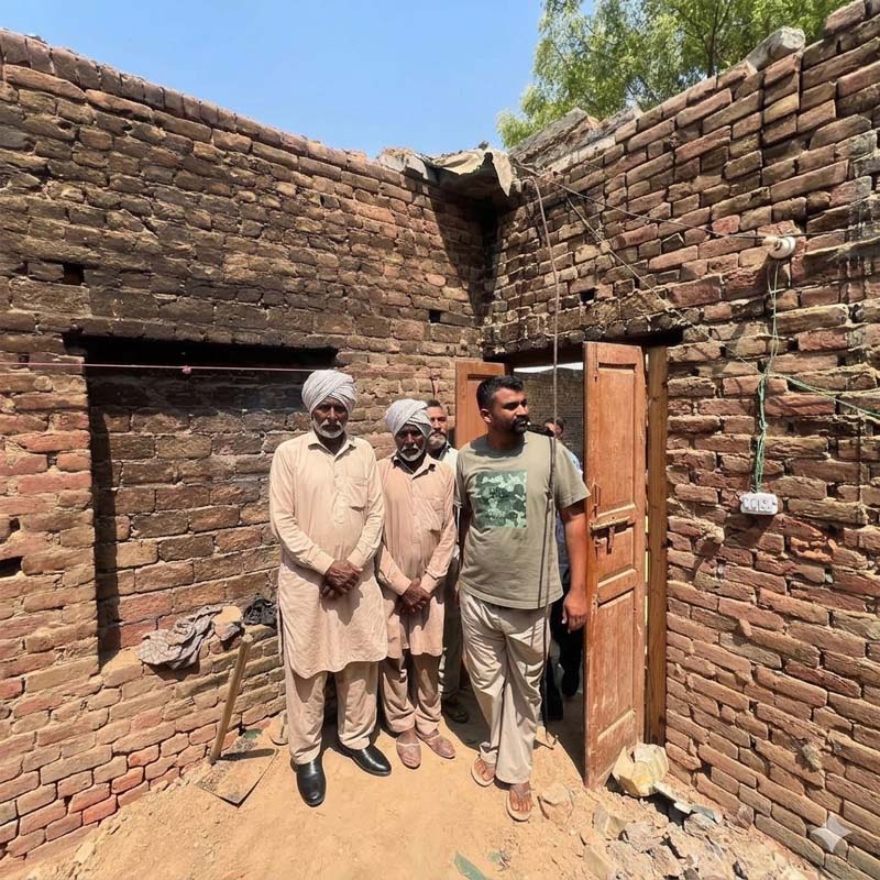 ਗ਼ਰੀਬ ਮਜ਼ਦੂਰ ਪਰਿਵਾਰ ਦੇ ਮਕਾਨ ਦੇ ਕਮਰਿਆਂ ਦੀਆਂ ਛੱਤਾਂ ਡਿੱਗੀਆਂ