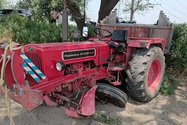 car driver dies in road accident