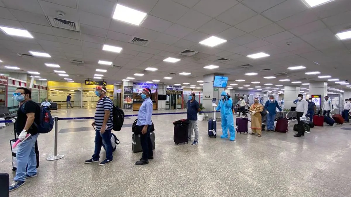 DGCA ਵੱਲੋਂ ਨਵੀਆਂ ਗਾਈਡਲਾਈਨਜ਼ ਜਾਰੀ, ਇਨ੍ਹਾਂ ਦੇਸ਼ਾਂ ਦੇ ਯਾਤਰੀਆਂ ''ਤੇ ਰਹੇਗੀ ਨਜ਼ਰ