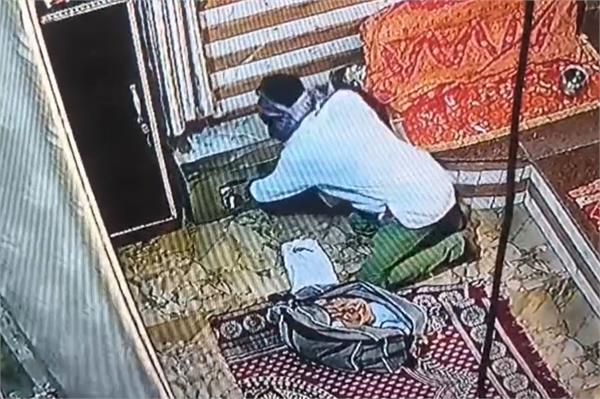 thieves target 4 temples in one night