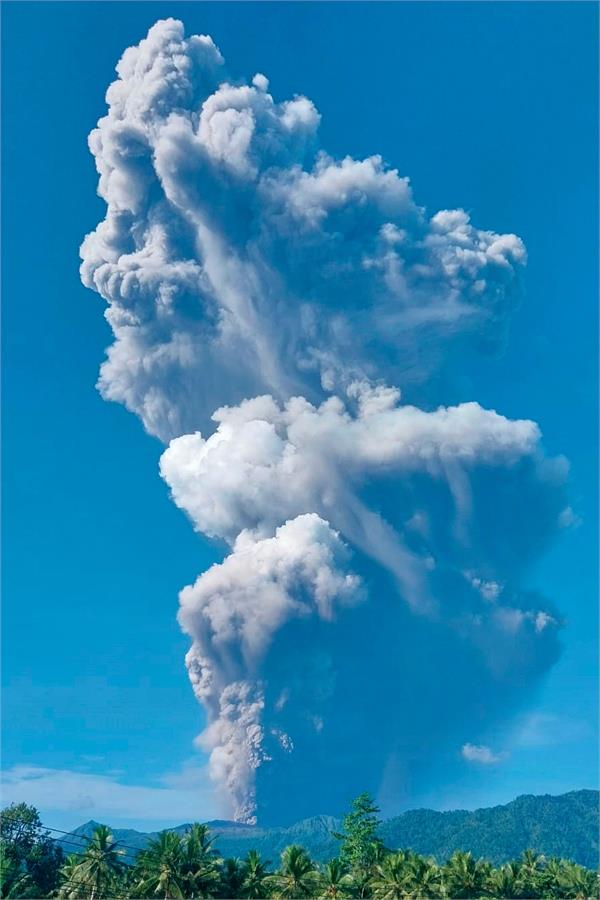 explosion in two volcanoes