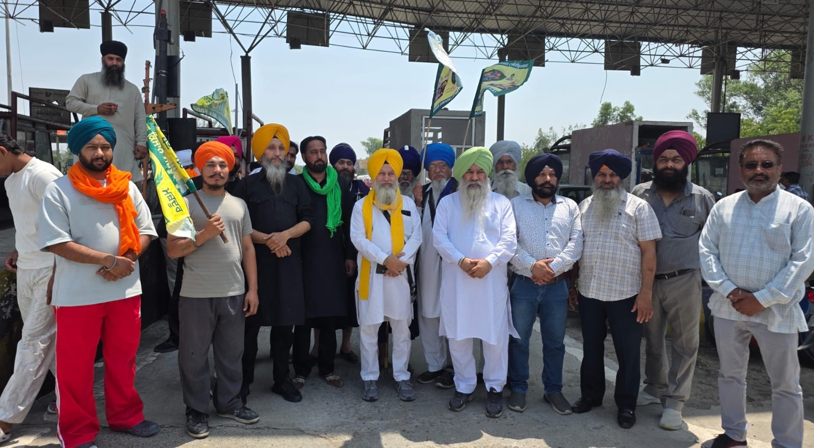 3 ਘੰਟਿਆਂ ਲਈ ਫ਼ਰੀ ਹੋਇਆ ਲਾਡੋਵਾਲ ਟੋਲ ਪਲਾਜ਼ਾ, ਕਿਸਾਨਾਂ ਨੇ ਕੀਤਾ ਪ੍ਰਦਰਸ਼ਨ