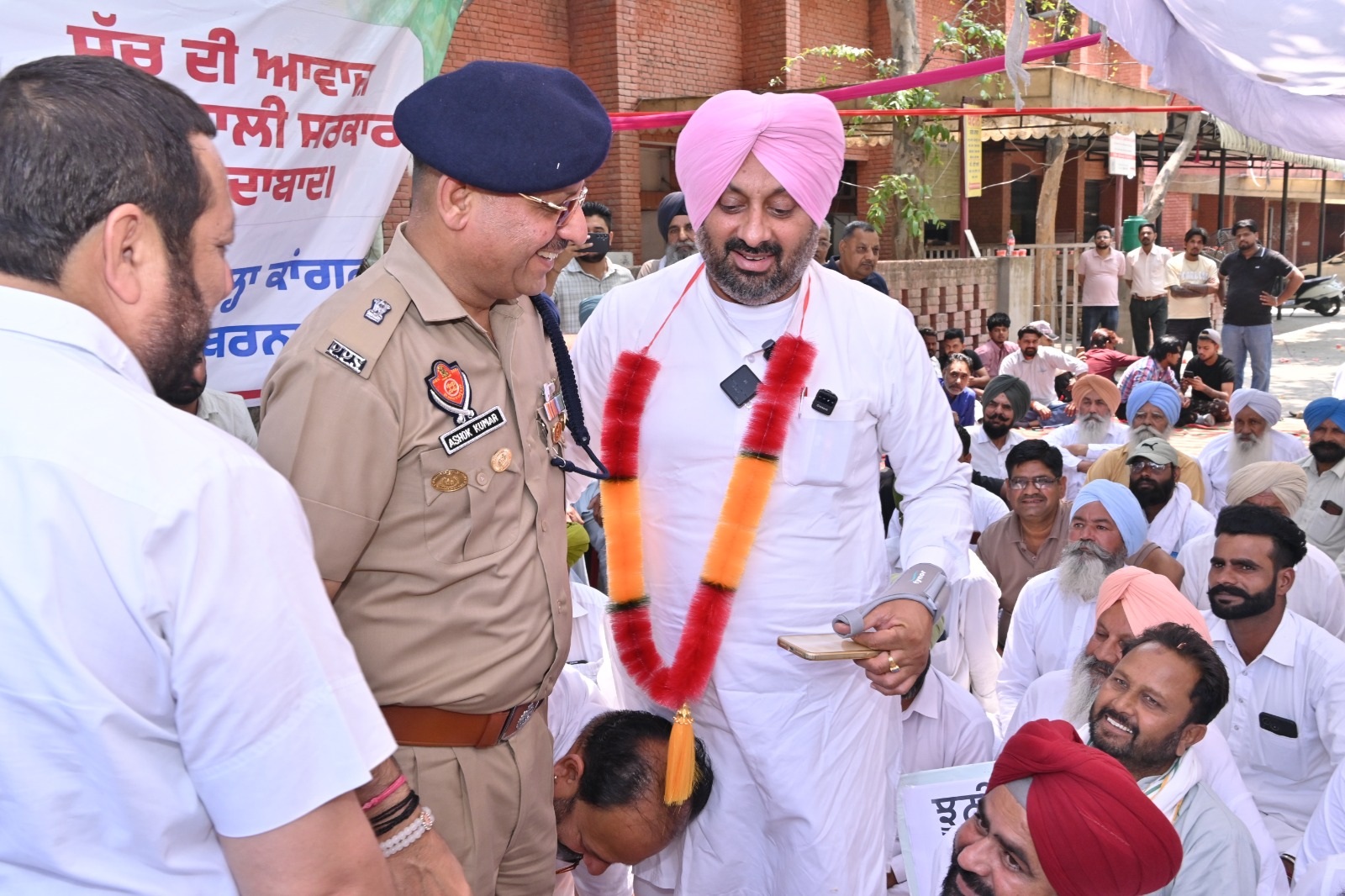 ਵਿਧਾਇਕ ਕਾਲਾ ਢਿੱਲੋਂ ਦੀ ਭੁੱਖ ਹੜਤਾਲ ਖ਼ਤਮ, SIT ਕਰੇਗੀ ਮਾਮਲੇ ਦੀ ਨਿਰਪੱਖ ਜਾਂਚ