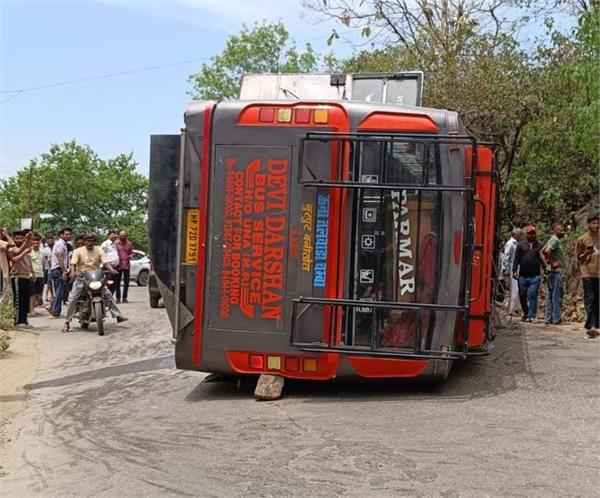 himachal pradesh  bus driver  heart attack  passenger  injured