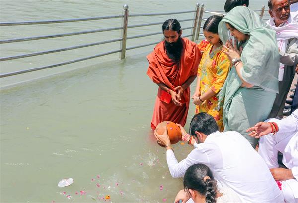 ganga  prateek yadav  ashes  haridwar