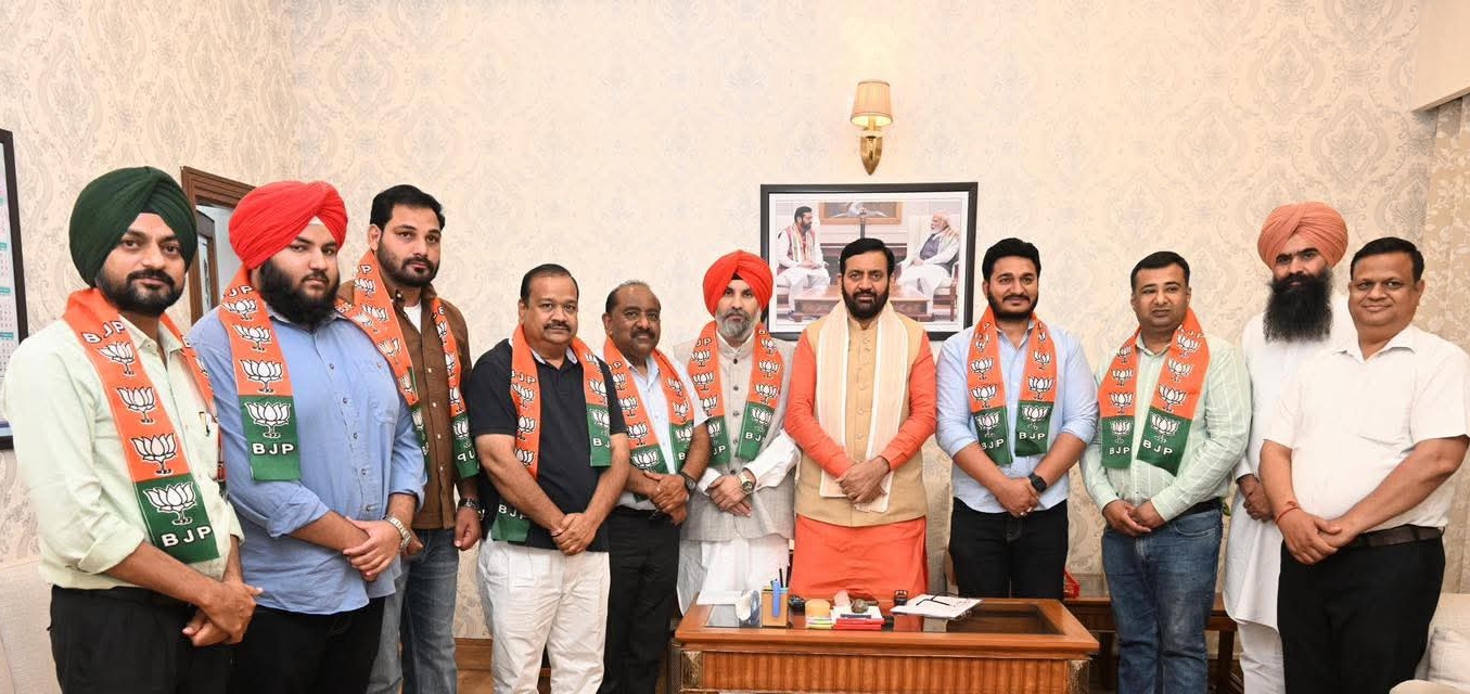 ਪੰਜਾਬ ''ਚ ਸਿਆਸੀ ਹਲਚਲ ਤੇਜ਼! ਸਾਬਕਾ ਕੈਬਨਿਟ ਮੰਤਰੀ ਦਾ ਪੁੱਤਰ ਭਾਜਪਾ ''ਚ ਸ਼ਾਮਲ