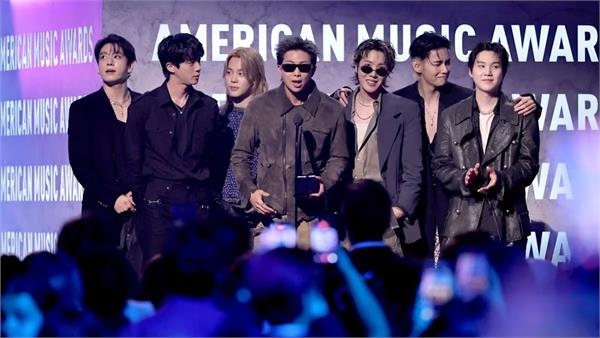 bts wins   artist of the year   award at american music awards