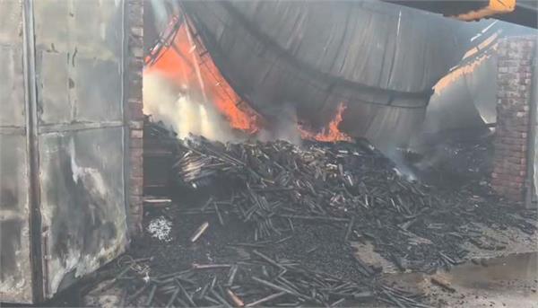 massive fire breaks out in wood godown in jalandhar