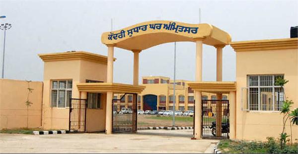 major operation in central jail 20 mobile phones recovered from 17 inmates