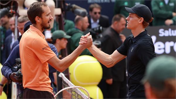 sinner medvedev match postponed  ruud in final
