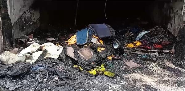 fire broke clothing shop in fatehgarh churian under suspicious circumstances