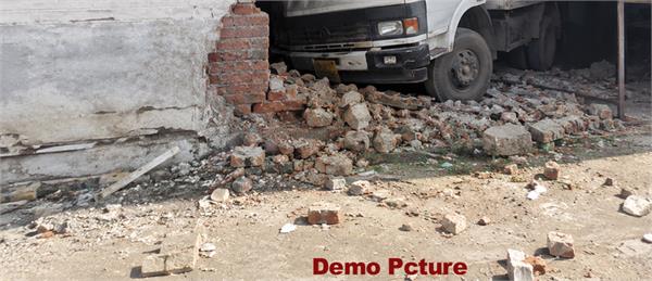 factory wall  death of female worker  punjab police