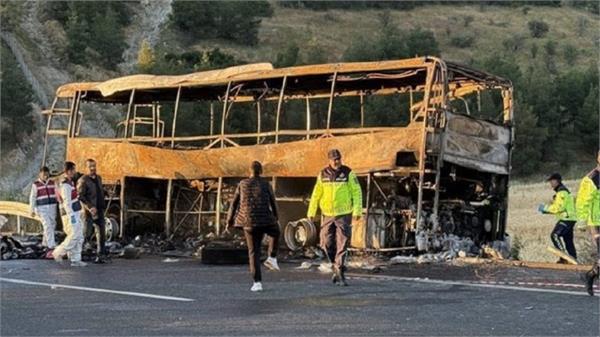 tourist bus crashes