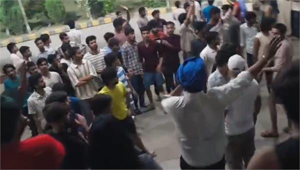 kashmiri and bihar students clash at khalsa college  6 injured
