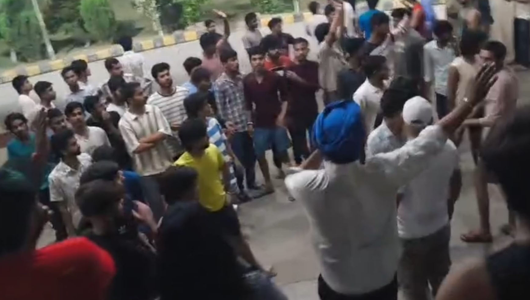 ਭਾਸ਼ਾ ’ਤੇ ਵਿਵਾਦ: ਖ਼ਾਲਸਾ ਕਾਲਜ ’ਚ ਕਸ਼ਮੀਰ ਤੇ ਬਿਹਾਰ ਦੇ ਵਿਦਿਆਰਥੀ ਭਿੜੇ, 6 ਜ਼ਖਮੀ