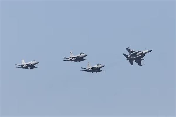 pak deploys jet thousands of troops to saudi arabia