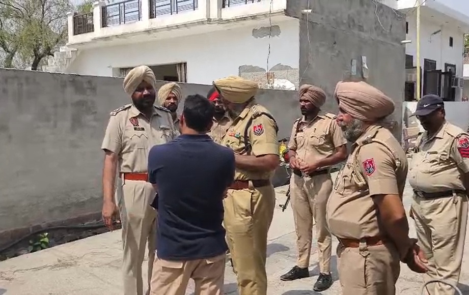 ਗੁਰਦੁਆਰਾ ਸਾਹਿਬ ''ਚ ਸ਼ਾਰਟ ਸਰਕਟ ਕਾਰਨ ਲੱਗੀ ਅੱਗ, ਸ੍ਰੀ ਗੁਰੂ ਗ੍ਰੰਥ ਸਾਹਿਬ ਦਾ ਸਰੂਪ ਅਗਨ ਭੇਟ