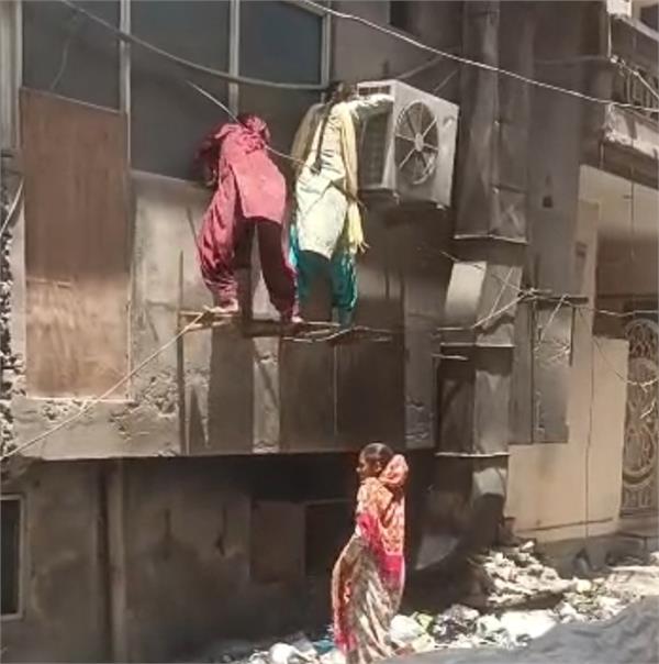 video of women  theft incident