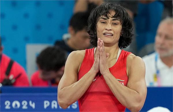vinesh phogat in trouble  ita sends notice for missing dope test
