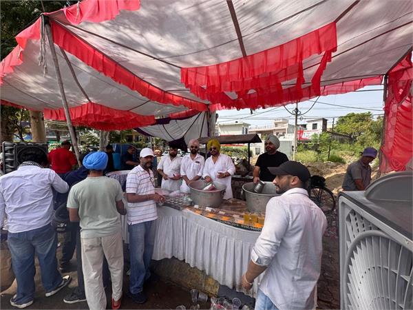 jalandhar  social workers pour cold water near bsf chowk