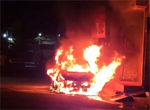 hindu shiv sena all india president  s car set on fire