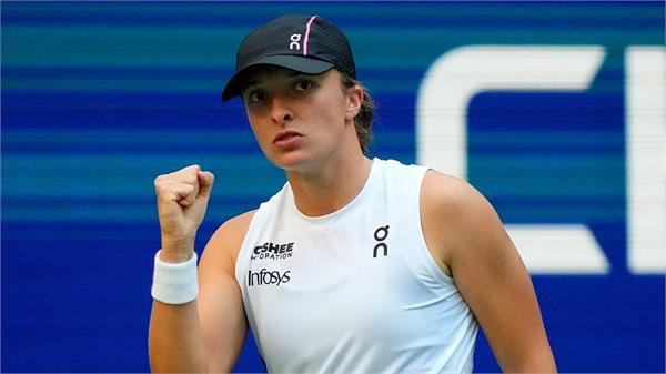 french open  swiatek advances to third round