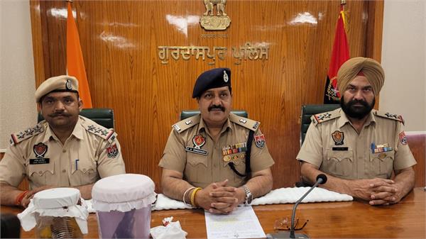 gurdaspur police arrests wanted accused in serious cases with weapons
