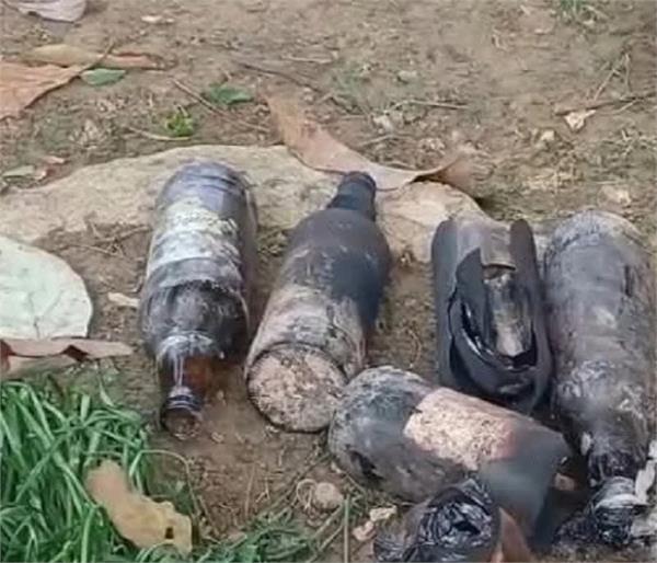 congress candidate  s house attacked with petrol bombs