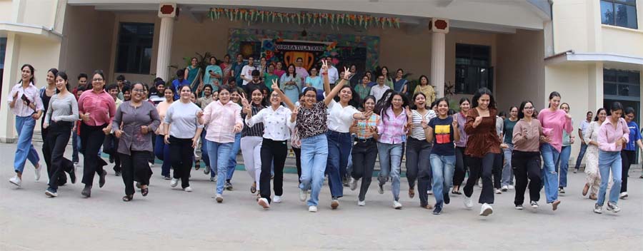 CBSE 12ਵੀਂ ਕਲਾਸ ਦੇ ਨਤੀਜਿਆਂ ''ਚ ਜਲੰਧਰ ''ਚ ਗੁਰਨੂਰ ਨੇ 99.2 ਫ਼ੀਸਦੀ ਅੰਕਾਂ ਨਾਲ ਕੀਤਾ ਟਾਪ