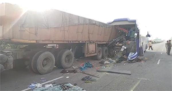 accident in punjab  driver dies  katra bus