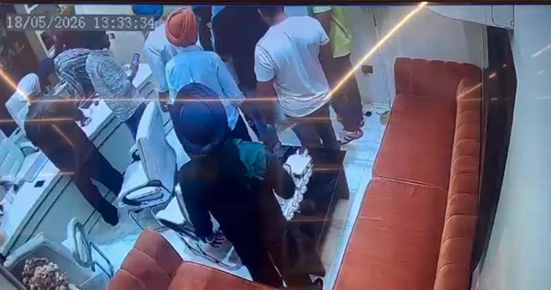 ਜਲੰਧਰ ''ਚ ਗੁਜਰਾਲ ਇਮੀਗ੍ਰੇਸ਼ਨ ਟਰੈਵਲ ਏਜੰਟ ਨਾਲ ਕੁੱਟਮਾਰ, ਕਿਡਨੈਪਿੰਗ ਦੇ ਲਾਏ ਦੋਸ਼