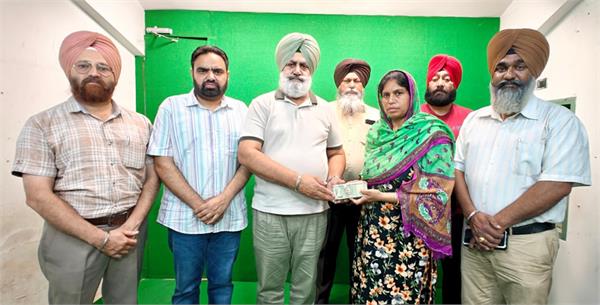 sp singh oberoi  youth abroad