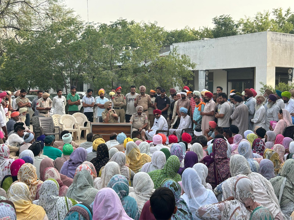 ਡੀ.ਐੱਸ.ਪੀ ਗਿੱਲ ਵੱਲੋਂ ਜੋਗਾ ਵਿਖੇ ਮੀਟਿੰਗ ਦਾ ਆਯੋਜਨ, ਕਿਹਾ ਜੇ ਕੋਈ ਤੰਗ ਕਰੇ ਸਾਨੂੰ ਦੱਸੋ