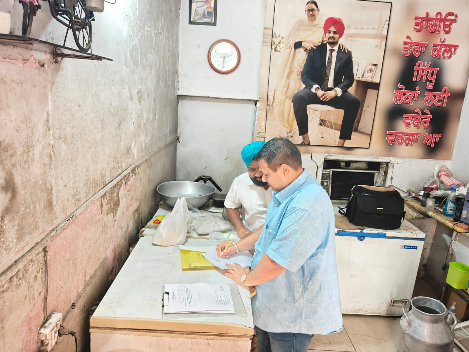 ਪਨੀਰ ਮਾਫ਼ੀਆ ''ਤੇ ਸ਼ਿਕੰਜਾ: ਕਈ ਡੇਅਰੀਆਂ ''ਤੇ ਛਾਪਾ, ਫੂਡ ਸੇਫ਼ਟੀ ਵਿਭਾਗ ਨੇ ਭਰੇ 10 ਸੈਂਪਲ