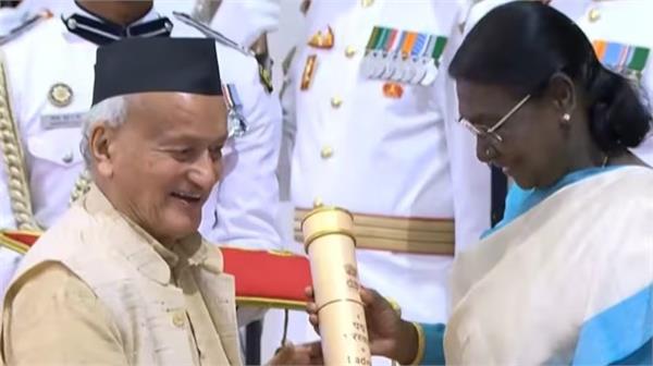 131 personalities of the country received padma awards