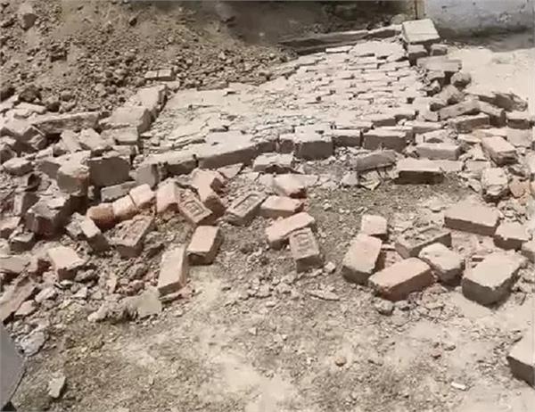 laborer dies school boundary wall collapses