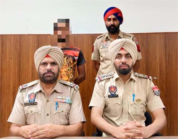nawanshahr police arrested a person with heroin