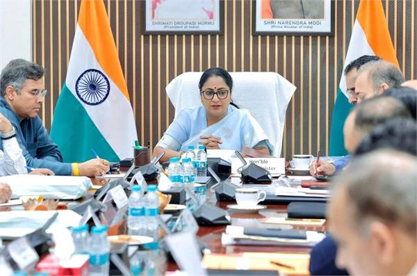 delhi government plans to introduce health insurance