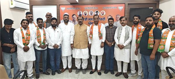 congress councilor sushil sharma and social worker sarwan singla join bjp